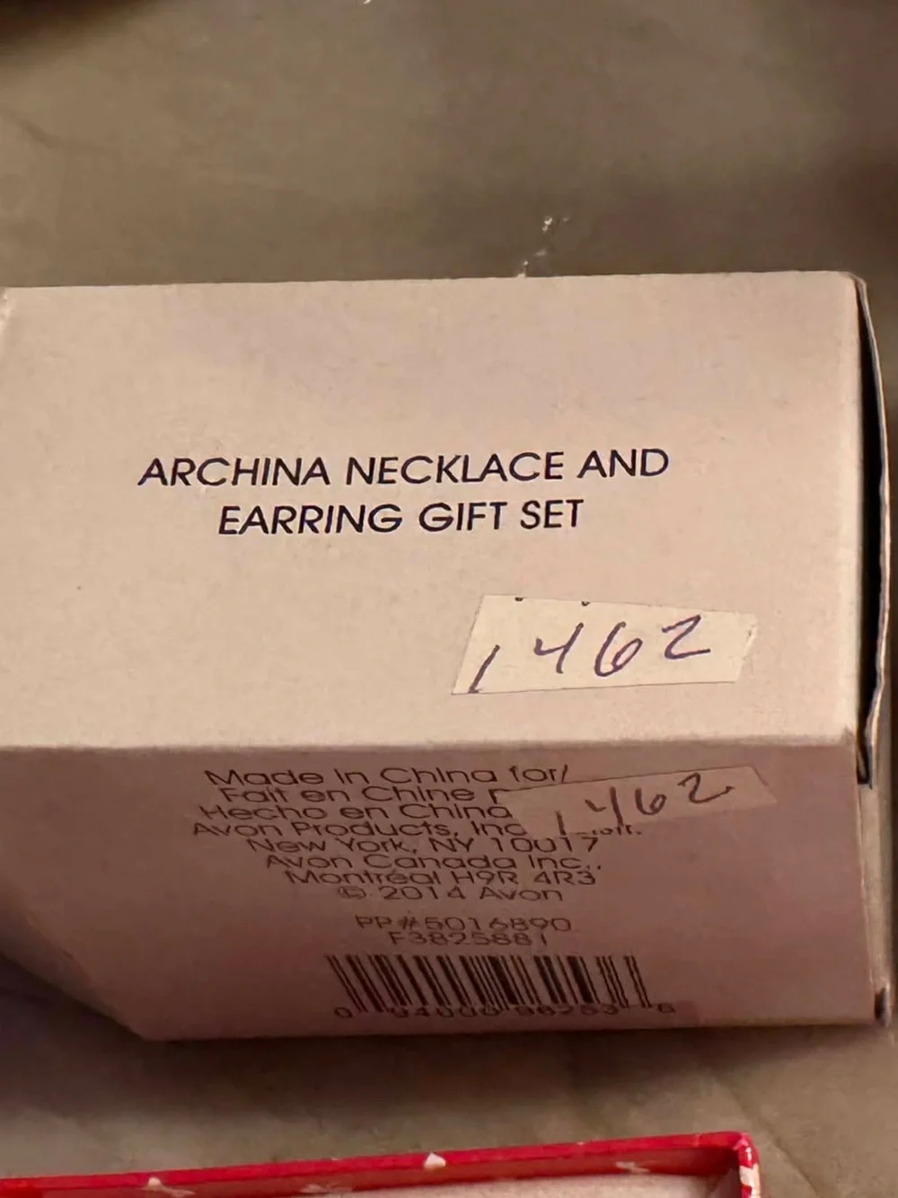 VINTAGE Avon 1 earring 1 necklace New in box